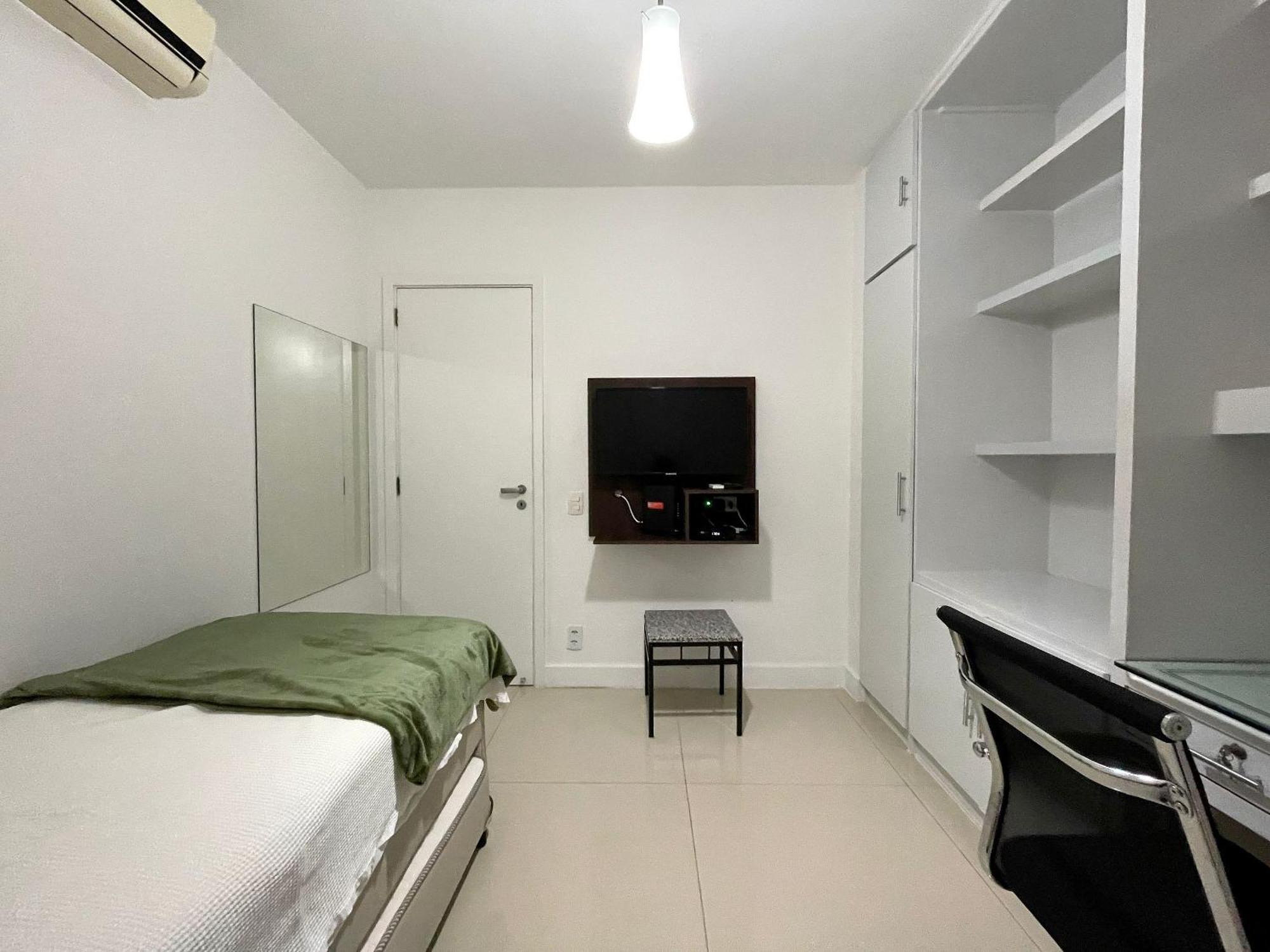 Apartamento Espacoso E Proximo A Do Leblon!